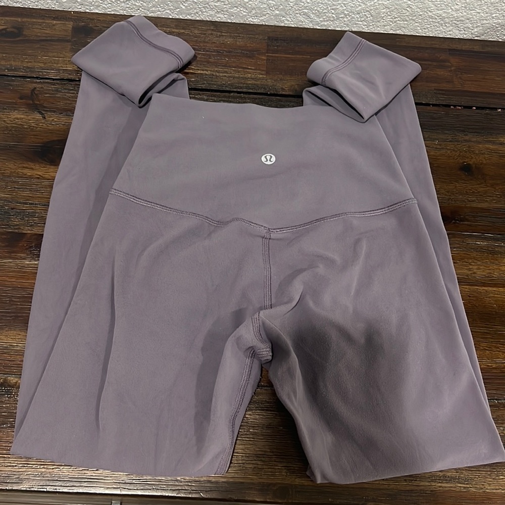 Lulumelon lavender (purple) Align 25 inch length pants size 2
